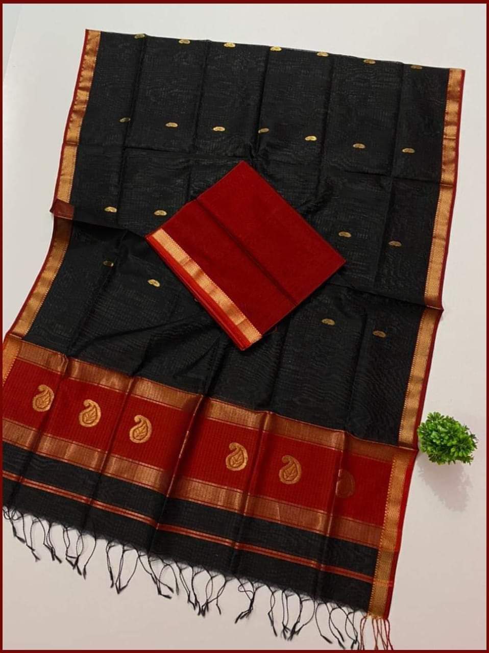 Maheshwari Silk Cotton Saree – Midnight Ruby Heritage